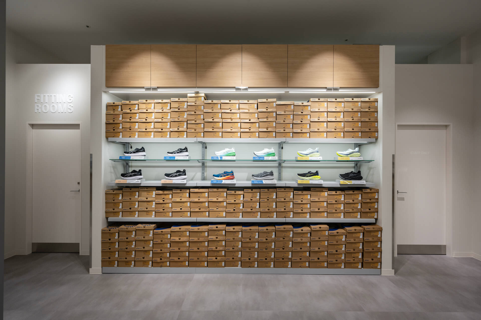 千葉県・asics FACTORY OUTLET Makuhari