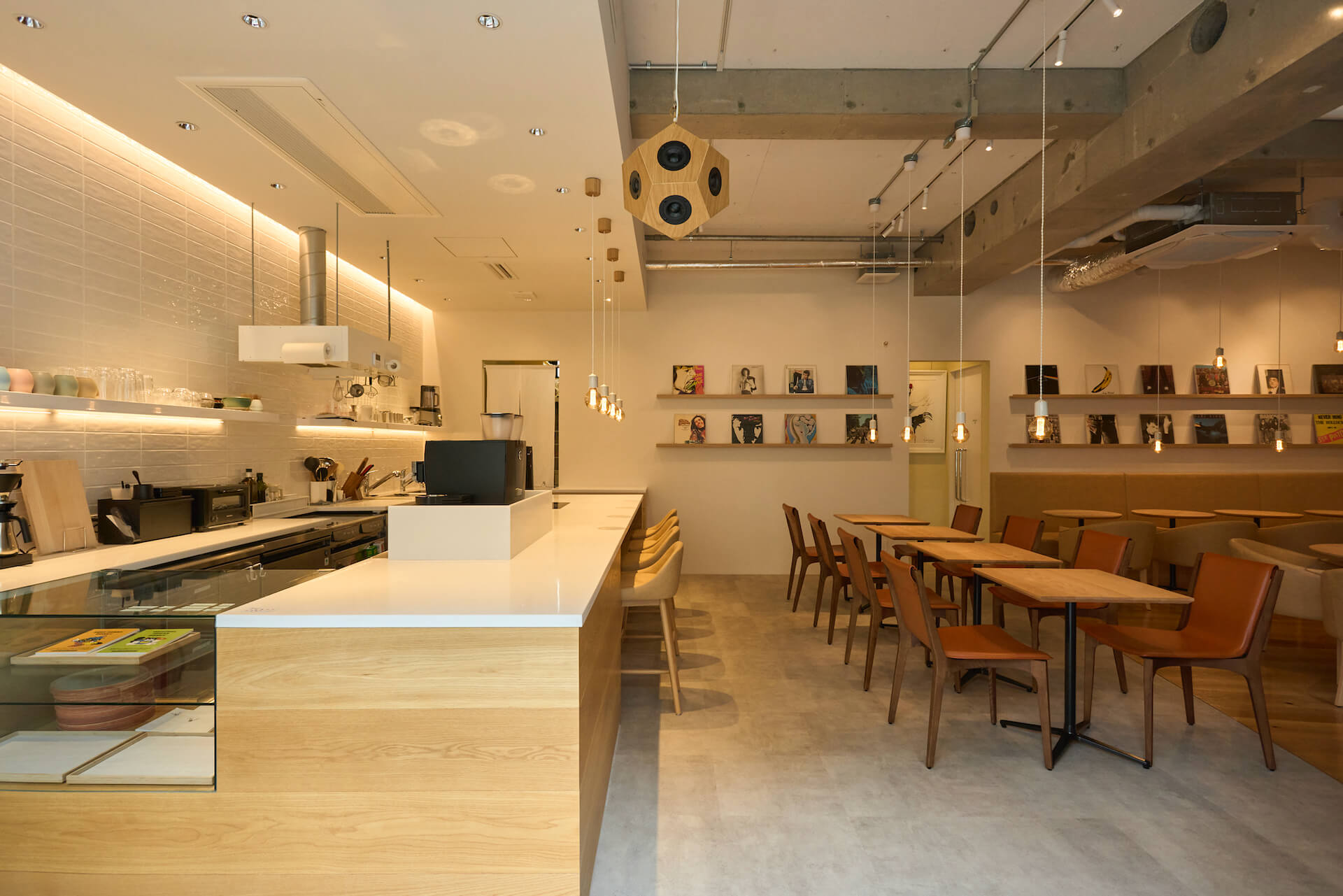 東京都のカフェ&バーの内装デザイン事例(Vakel by LARGO) 東京都のカフェ&バーの内装デザイン事例(Vakel by LARGO)